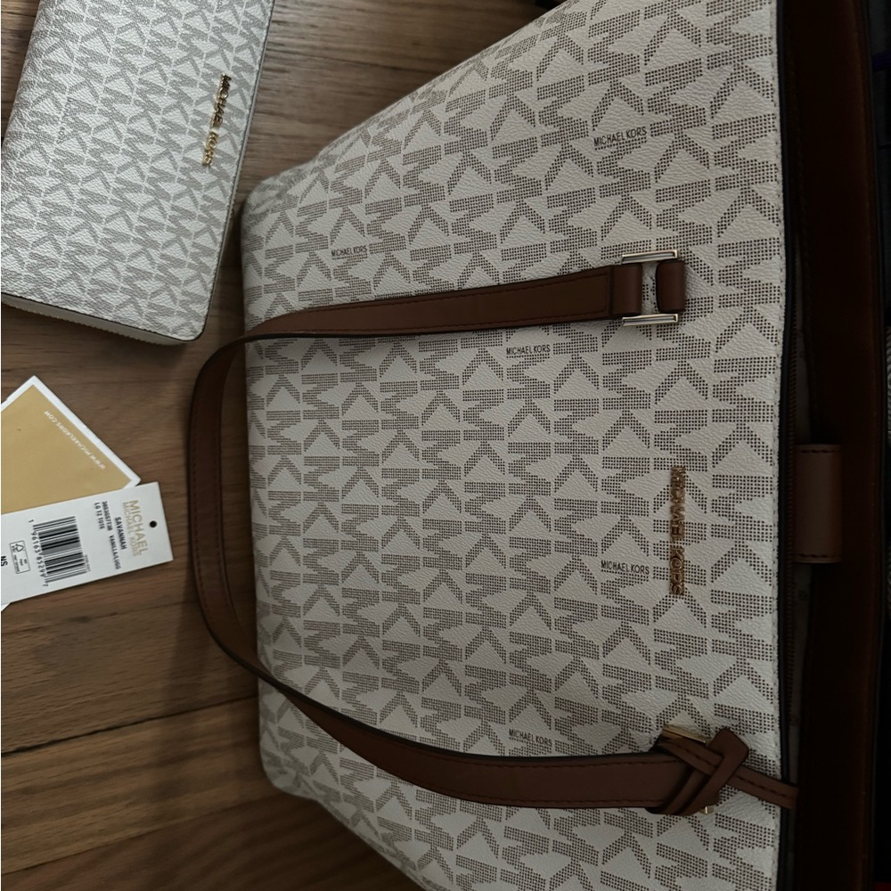 Michael Kors White Logo Tote with Brown Trim and Matching Wallet Set - Picture 12 of 13